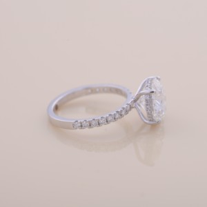 Anillo de Compromiso y Boda con Halo Oculto de Diamante Cultivado en Laboratorio, Corte Brillante Redondo, Certificado por IGI, con Banda Pavé en Plata de Ley 925 - Product Image 5