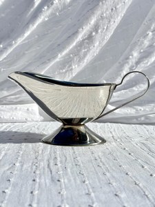 Modern Metal Gravy Boat with Handle for <b>Sauce</b> Serving - Product Image 3