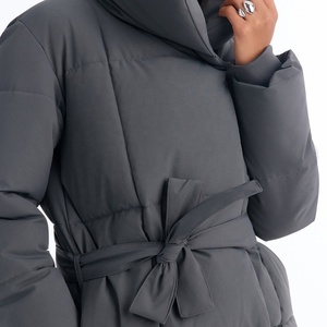 Chaqueta Larga Acolchada Gris para Mujer, de Alta Calidad, Gruesa, Resistente al Viento, con Cuello Acolchado, Estilo Parka - Product Image 3