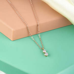 Collar con colgante de diamante de dos piedras - Product Image 1