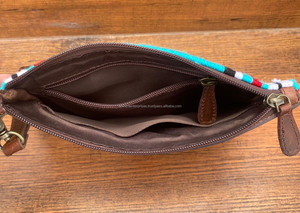 Nouveau élégant occidental aztèque repoussé en cuir bracelet pochette Vintage marron outillage sacs à main Unique aztèque matelassé en cuir bracelet sac - Product Image 5