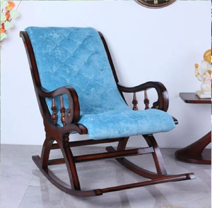 Fauteuil à bascule en bois de style antique, richement sculpté, avec un dossier en cuir capitonné vert olive et un siège rembourré solide. - Product Image 6