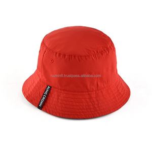 หมวกถังขนแกะที่อบอุ่นในฤดูหนาววัสดุผ้ากำมะหยี่นุ่มสำหรับสภาพอากาศหนาวเย็นเครื่องประดับแฟชั่นสำหรับเครื่องแต่งกายแนวสตรีทการเดินทางและการใช้งานกลางแจ้ง - Product Image 3