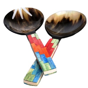 ชุดอุปกรณ์เสิร์ฟสลัดไม้ธรรมชาติ 12 ชิ้น ของตกแต่งบ้านขนาดเล็กไม่ซ้ำใครจาก Mirha International Handicraft ประกอบด้วยที่คีบสลัด 2 ชิ้น และอุปกรณ์เสิร์ฟอื่นๆ - Product Image 1