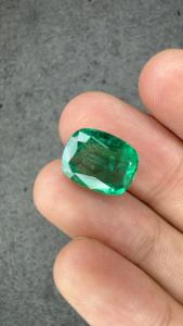 Gulrez Gems 6.73 Carats Pierre précieuse naturelle de tsavorite de mine zambienne, taille coussin, couleur pastèque, grenat vert, IGI - Product Image 3