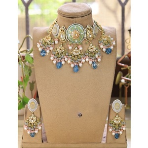 ชุดสร้อยคอพร้อมต่างหูประดับมุกเคลือบทองคุณภาพพรีเมียม ดีไซน์หรูหรา สำหรับงานหมั้นหรืองานแต่งงาน สำหรับผู้หญิงและเด็กผู้หญิง - Product Image 4