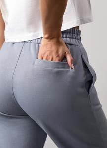 กางเกงวอร์มผ้าเทอร์รี่ฟลีซเนื้อนุ่มสีฟ้าหมอกสำหรับผู้หญิง พิมพ์โลโก้ได้ตามต้องการ 100% ผ้าฝ้าย ทรงขาตรง มีเชือกผูกเอว - Product Image 4