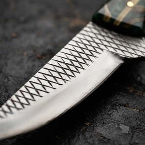 Couteau Skinner à lame fixe gravé, manche en résine vert-or, broche en laiton, pleine tige, pour la chasse et l'EDC, avec étui, vente en gros B2B OEM - Product Image 3