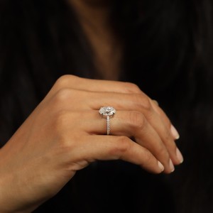 แหวนแต่งงานแบบครึ่งวงนิรันดร์สั่งทำพิเศษรุ่นใหม่ล่าสุด ทองคำแท้ 10K 14K 18K ประดับเพชรแล็บทรงรีและทรงกลม รับรองโดย IGI ตัวเรือนแบบหนามเตย - Product Image 5