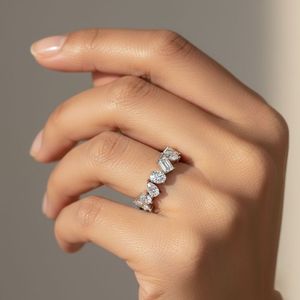 แหวนนิรันดร์ทรงคลัสเตอร์ประดับเพชรแบบผสม 2.25 กะรัต - Product Image 6