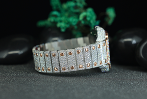 Reloj de Pulsera Cuadrado de Lujo Personalizado con Incrustaciones de Diamantes |   Reloj de cuarzo de acero inoxidable para hombre con pavé de diamantes y números romanos, estilo hip hop - Product Image 2