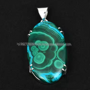 Colgante de cabujón de malaquita natural, ajuste de Estilo Vintage Colgante Chapado en plata de ley 925 hecho a mano. Colgante plateado - Product Image 6
