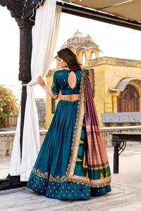 Collection élégante de robes de bal classiques en coton Lehenga Choli avec bordure tissée Zari et dupatta fantaisie Lehenga Choli - Product Image 3