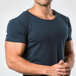 T-shirt de sport professionnel pour hommes avec logo personnalisé, vêtements de fitness durables pour les séances d'entraînement intenses - Product Image 4