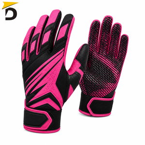 Gants de football américain en cuir respirant, construction flexible, adhérence améliorée, conçus pour attraper le ballon de manière sûre et confortable. - Product Image 1