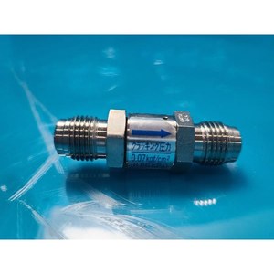 Vanne à soufflet FUJIKIN 100493 haute pureté, utilisée comme pièce détachée pour équipement semi-conducteur d'époque - Product Image 2