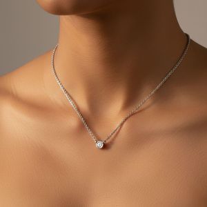 Collier pendentif solitaire serti de pierres rondes de 0,05 carat - Product Image 6