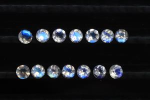 พลอยมูนสโตนแท้ ขัดเงาอย่างดี ขนาด 3.50 มม. รูปทรงกลม สีฟ้าประกายรุ้ง สำหรับทำเครื่องประดับ - Product Image 3