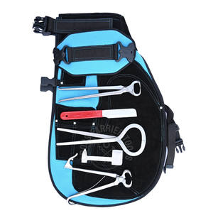Kit de herramientas para herrador que incluye delantal de cuero, alicates ajustables para pezuñas, medidor de dolor de pezuñas, alicates para potros, pulidor, cortador y cuchillo para pezuñas. - Product Image 1
