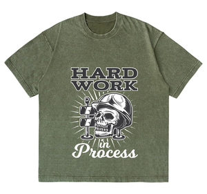 Camiseta de manga corta para hombre con estampado de calavera Hard Work In Process, corte regular, cuello redondo, informal, de algodón - Product Image 4
