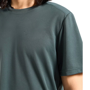 เสื้อยืดผู้ชายคุณภาพสูง ผลิตจากโพลีเอสเตอร์/คอตตอน |   คอวี โลโก้ด้านหน้า แขนสั้น ทรงปกติ ระบายอากาศได้ดี ป้องกันริ้วรอย ป้องกันรังสียูวี - Product Image 6