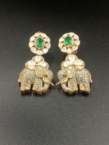 ต่างหูรูปช้างชุบทองคำขาวจาก Amaira Jewels สำหรับผู้หญิง เหมาะสำหรับงานปาร์ตี้ - Product Image 1