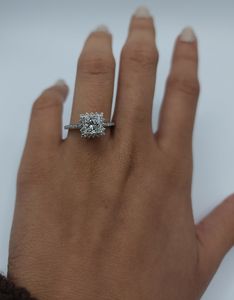 Anillo de Diamante Cultivado en Laboratorio con Corte Princesa de 1.63 CT en Oro de 18K |   Anillo de Compromiso y Boda de Lujo con Certificación IGI |   Elegante Joyería Nupcial - Product Image 3