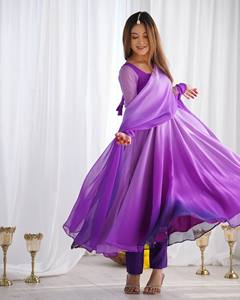 Vestido Anarkali Kurti de Última Moda para Mujer con Tela de Alta Calidad, Detalles Elaborados y Falda Larga, Ideal para Bodas - Product Image 3
