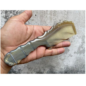 Peigne en corne de vache naturelle de luxe, outil de massage doux pour le cuir chevelier - Product Image 5