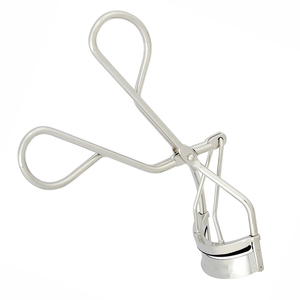 Les professionnels les plus branchés utilisent des recourbe-cils en acier inoxydable allemand avec des coussinets jetables pour les cils artificiels. - Product Image 4