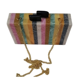 กระเป๋าคลัทช์หรูหรา 2025 แฟชั่นใหม่ กระเป๋าถือแบบ unisex  ทำจากเรซิ่นหลากสี กันน้ำ สายไข่มุก ปรับแต่งได้ - Product Image 1