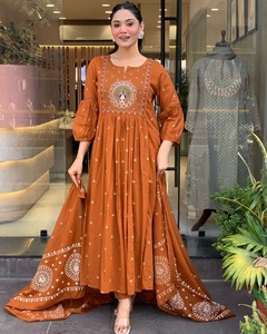 Pantalon ample en coton imprimé de créateur avec broderie florale, dupatta, tenue décontractée traditionnelle indienne pour fête, séchage rapide - Product Image 3