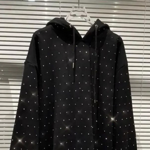 Sudadera con capucha de invierno de doble cintura con logotipo de diamantes de imitación y cristales, estilo urbano, fabricada a medida - Product Image 3