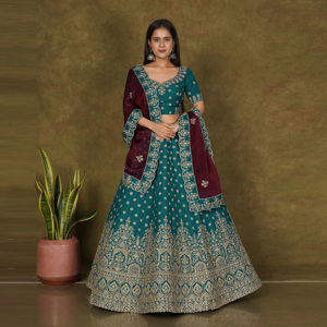 Lehenga Choli en soie avec broderie dense sur toute la surface, dupatta contrastant et bordure ornée – Ensemble pour fêtes et plage - Product Image 6