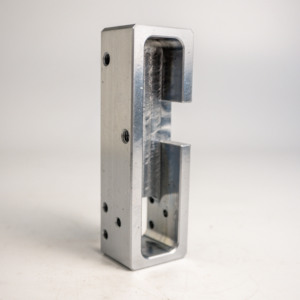 Bloc en aluminium usiné CNC sur mesure de haute précision, profil en C, AMT VINA, fabricant direct du Vietnam - Product Image 1