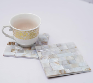จานรองแก้วทรงสี่เหลี่ยม Royal Design MOP Coaster 2 ชิ้น คุณภาพดีที่สุด ทำจากเปลือกหอยมุกสีขาว - Product Image 1