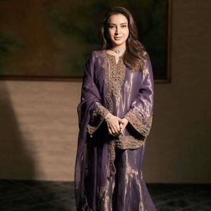 Conjunto de Salwar Kameez Paquistaní Bordado en Morado de Lujo con Dupatta – Traje Étnico de Diseñador para Bodas y Fiestas para Mujer - Product Image 1