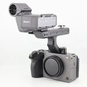 (TB) NUEVA CÁMARA CINEMA LINE FX30 SUPER 35 CON UNIDAD DE MANOPLA XLR (ILME-FX30) GRIS - Product Image 3