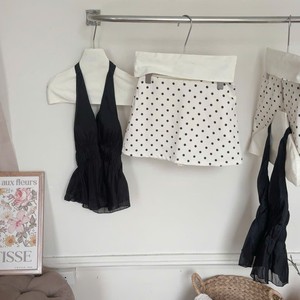 Conjunto de dos piezas de top halter de gasa negra con volantes y falda de lunares para mujer, informal, para primavera y verano - Product Image 5