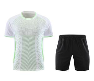 Ensemble de maillot de football pour homme à imprimé géométrique blanc avec short en mesh noir, col rond, manches courtes, respirant, coupe athlétique, toutes saisons - Product Image 2