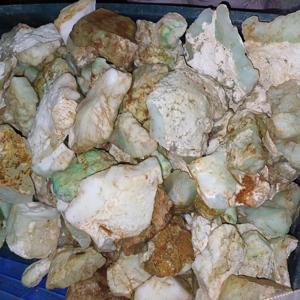 พลอยคริสโซเพรสสีเขียวธรรมชาติแบบหยาบ ขายส่งจำนวนมาก สำหรับงานเจียระไน - Product Image 2