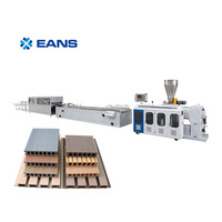 Ligne de production d'extrusion de plancher de terrasse Composited WPC/revêtement mural WPC faisant la machine