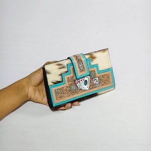 Cartera Larga de Cuero Genuino Hecha a Mano con Grabado, Cartera de Mujer con Diseño Geométrico Bohemio y Cierre de Hebilla - Product Image 2