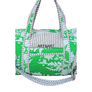 Bolsa de Viaje de Fin de Semana Acolchada, Plegable, Ligera y de Lujo, Hecha a Mano, con Estampado Floral, de Algodón Orgánico - Product Image 5