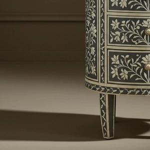 Mesa de Cajones con Incrustaciones de Hueso de ILAHI, Diseño Moderno con Detalles de Ágata, Almacenamiento de Tres Niveles, Mueble Portátil para el Hogar - Product Image 1