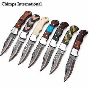 Cuchillo de Caza de Acero Damasco y Cobre Hecho a Mano de Alta Calidad, Hoja de 7 Pulgadas con Punta Caída y Mango de Madera, para Transporte EDC - Product Image 1