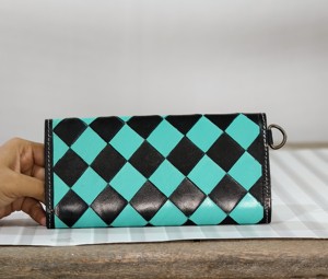 Cartera Larga de Cuero Genuino Hecha a Mano para Mujer con Patrón Geométrico de Rejilla de Diamantes y Cierre de Anillo, Bolso de Mano Elegante para Uso Diario - Product Image 3