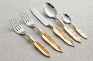 Ensemble élégant de cuillères et couteaux à fromage en acier inoxydable, manche en forme de plume doré poli, durable pour usage domestique, restaurant et hôtel - Product Image 4