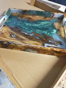 Bandeja de Servir de Resina Epoxi Teal Ocean River, Bandeja Decorativa de Madera con Bordes Naturales Hecha a Mano con Asas - Product Image 3