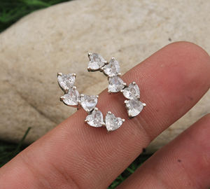 Boucles d'oreilles pendantes en forme de cœur délicat avec pierres précieuses plaquées argent, cadeau romantique pour un anniversaire, un mariage ou la Saint-Valentin - Product Image 3